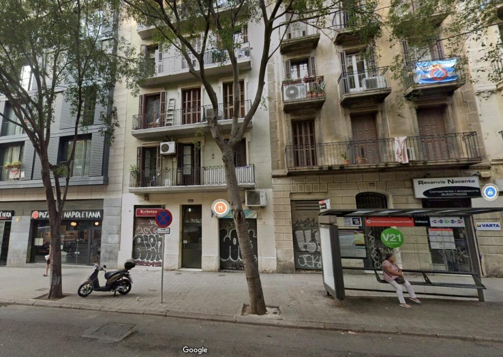 ¡Oportunidad Única! Local comercial en alquiler en la Calle Aragó, en Sagrada Família.
